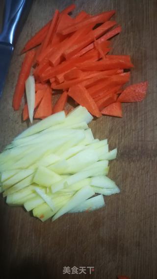 新疆抓饭(电饭煲版)的做法步骤:2