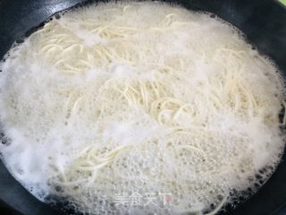 这碗销魂红烧拌面，好吃到舔碗底！的做法步骤：6
