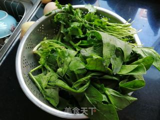 “热汤面”香菇鸡蛋剪刀面的做法步骤：2