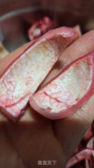 百香果果皮糖的做法步骤:2