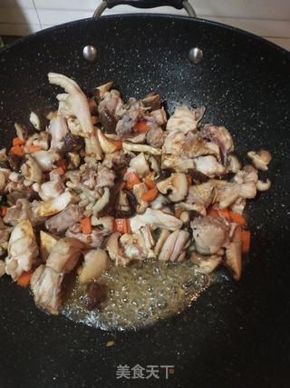 香菇鸡焖饭的做法步骤:9