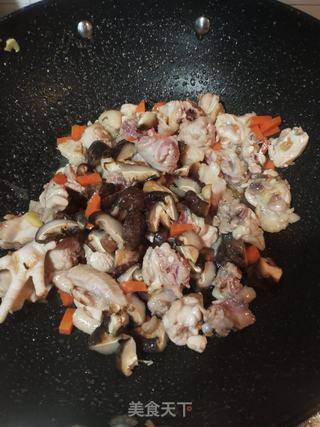 香菇鸡焖饭的做法步骤:8