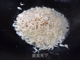 家常韭菜鸡蛋虾皮大包子的做法步骤:3