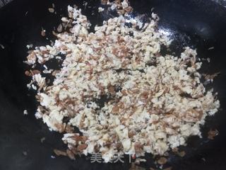 家常韭菜鸡蛋虾皮大包子的做法步骤:6