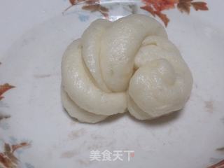 家常韭菜鸡蛋虾皮大包子的做法步骤:10