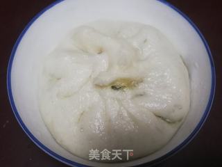 家常韭菜鸡蛋虾皮大包子的做法步骤：12