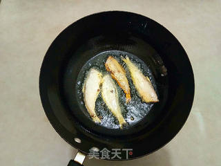 酥炸马口鱼的做法步骤:7
