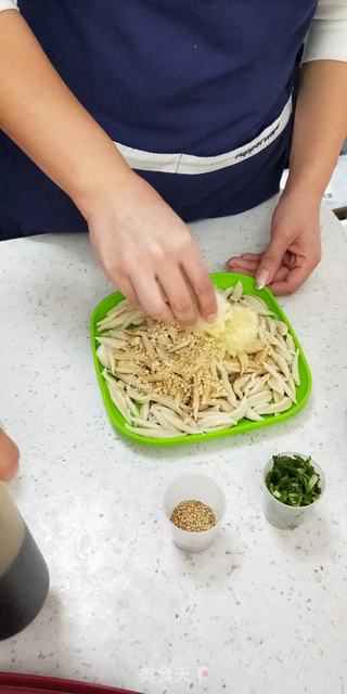 自制油泼面的做法步骤:5