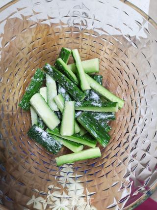 黄瓜小咸菜的做法步骤:4