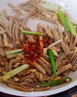 蒜泥红油牛肚条的做法步骤:7