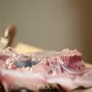 剁椒鱼头的做法步骤：1