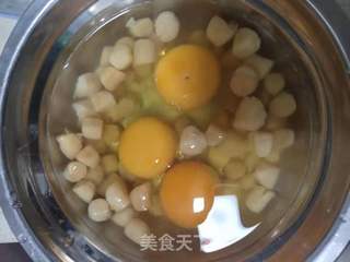 彭豆教你十分钟搞定不用油的鸡蛋爆贝丁(瑶柱)的做法步骤:2