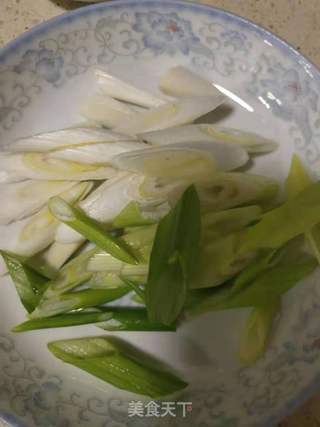 彭豆教你十分钟搞定不用油的鸡蛋爆贝丁(瑶柱)的做法步骤:3
