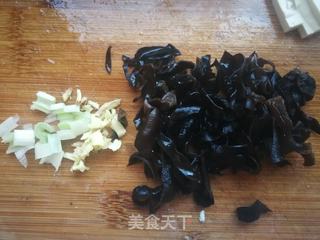 金针菇木耳豆腐蛋花汤的做法步骤:3