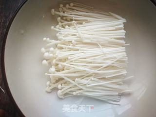 金针菇木耳豆腐蛋花汤的做法步骤:2