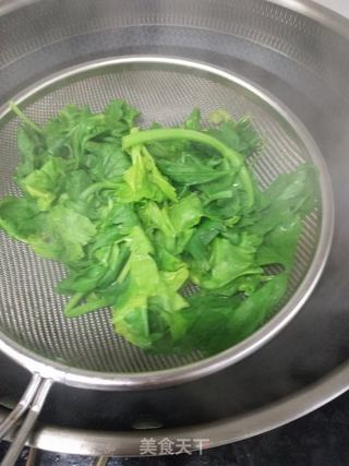 芹菜叶拌木耳的做法步骤:3