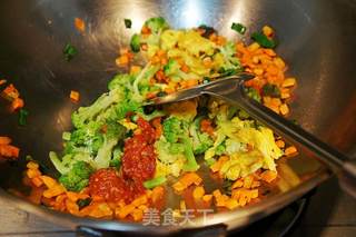 西兰花胡萝卜蛋炒饭的做法步骤:5
