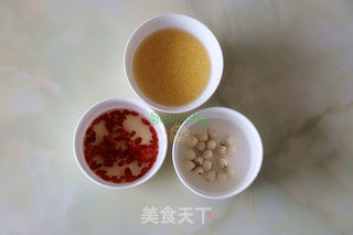 莲子小米粥的做法步骤:2