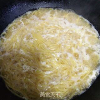 鲜虾热汤玉米面的做法步骤:7