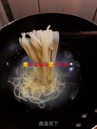 原创【仙草味道私房菜】之番茄紫菜豆腐鲜虾面的做法步骤：6