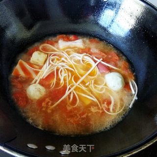 番茄火锅丸子面的做法步骤:4