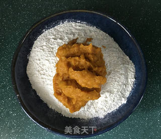 南瓜豆沙馒头的做法步骤:3