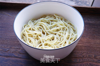 热干面的做法步骤:5