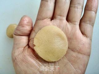 墙角里的蜘蛛爬到盘子里了的做法步骤:6