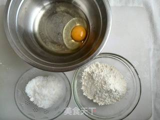 墙角里的蜘蛛爬到盘子里了的做法步骤:2