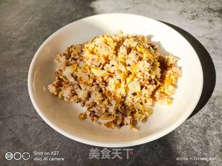 美味可口，一碗能让你永远都忘不了它的香味，大白菜肉末蛋炒饭的做法步骤：9