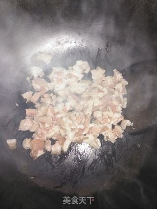 五花肉丁干豆角打卤汤面的做法步骤:3