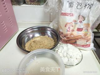 暖冬的早餐来一份香喷喷的花生玉米饼，加入一碗清淡家常粥，完美搭配！的做法步骤：1