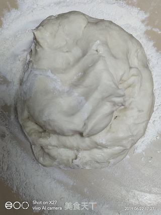 北方人喜欢吃饺子,作为南方人的我也喜欢吃面食,美味的一盘饺子,不比外面卖的差,操作简单!一份玉米肉末饺子的做法步骤:2
