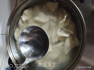 北方人喜欢吃饺子,作为南方人的我也喜欢吃面食,美味的一盘饺子,不比外面卖的差,操作简单!一份玉米肉末饺子的做法步骤:8