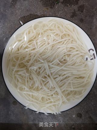 牛肉西红柿炒面的做法步骤：1