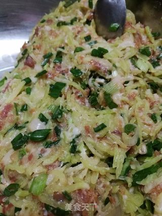 水饺抱蛋的做法步骤:2