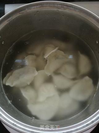 水饺抱蛋的做法步骤:4