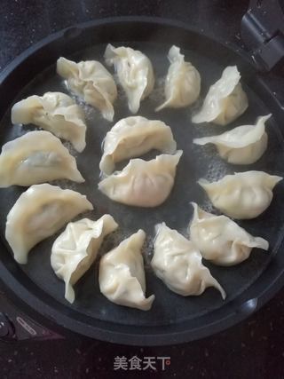 水饺抱蛋的做法步骤:6