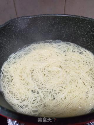 酸汤面条的做法步骤:4
