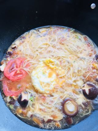 番茄鸡蛋香菇汤面的做法步骤:10