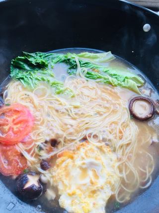 番茄鸡蛋香菇汤面的做法步骤:11