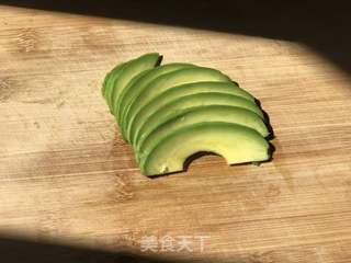 牛油果三明治的做法步骤:2