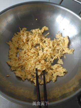 鸡蛋酱拌菠菜面的做法步骤:2