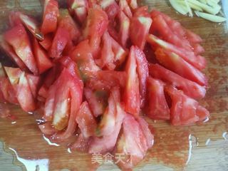 西红柿热汤面的做法步骤:3