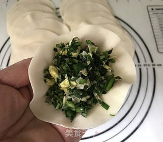 韭菜鸡蛋豆腐皮包的做法步骤:8