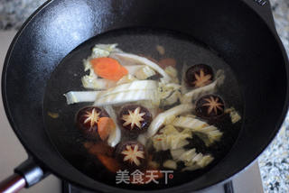 东北锅爆面---火腿肠香菇版的做法步骤:6