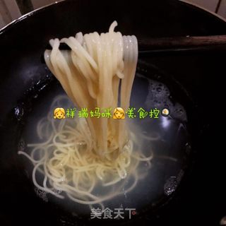 原创【?仙草味道?私房菜?】❤️亲子味道❤️菠菜紫菜虾皮面?的做法步骤：5