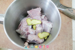 10个月以上排骨海带汤的做法步骤:2
