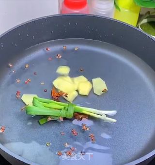 泡椒凤爪的做法步骤:2