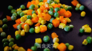 “倾家荡产”买了盒午餐肉,竟然做了这道菜?午餐肉苦荞米饭团的做法步骤:4